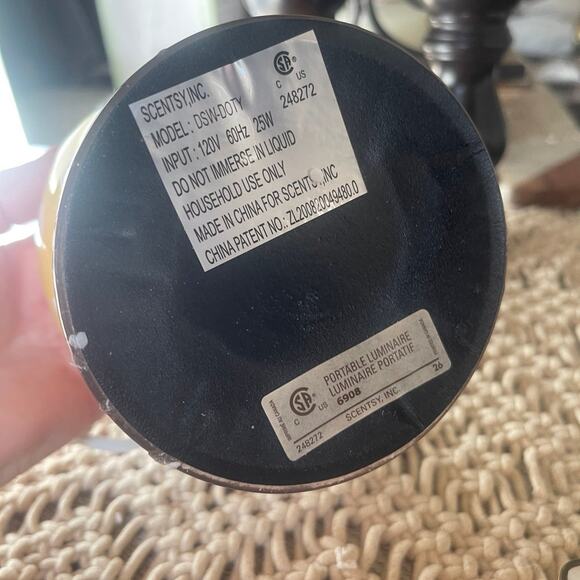 Scentsy Dotty candle warmer - Picture 7 of 10